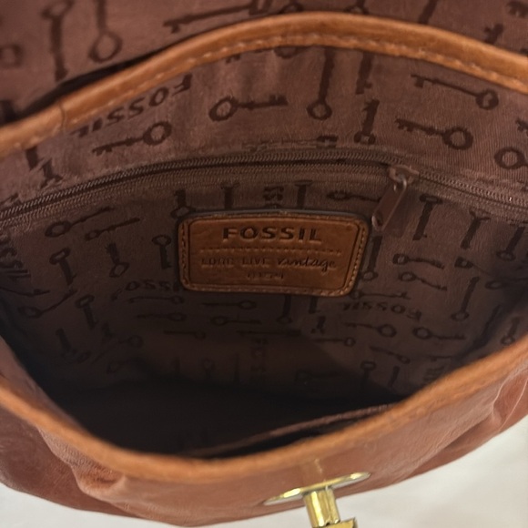 Fossil Brown Leather Crossbody Bag - great condition - adjustable straps - Picture 5 of 8